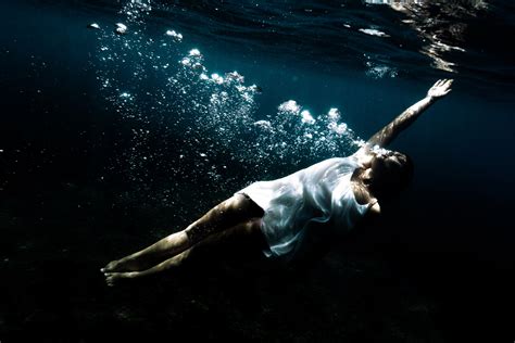 Épinglé Sur Portrait Underwater