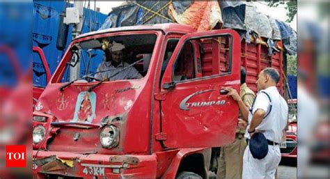 Womans Arm Ripped Off As Goods Vehicle Grazes Minitruck Kolkata News