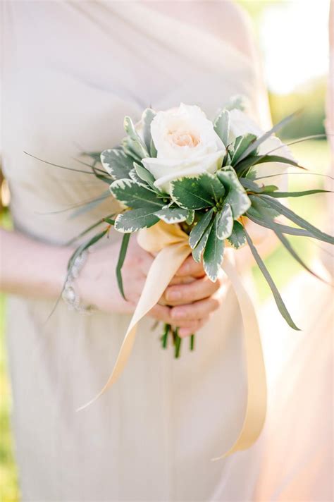 13 stunning single flower wedding bouquet ideas