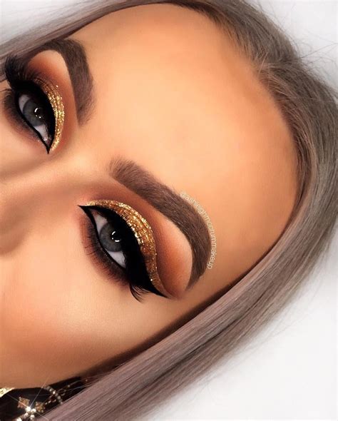 24 Karat Closer Look Of This Gold Metallic Glitter Pigment Which Is