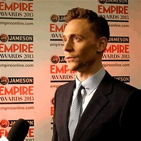 tom hiddleston being interviewed
