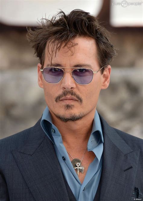 It's a whopping 7,430 square feet. Johnny Depp : Nouveau look étonnant, les cheveux blonds ...