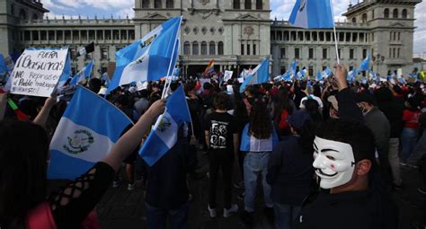 Miles De Manifestaciones Piden En Guatemala Renuncia Del Presidente