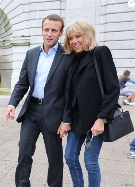 Emmanuel Macron Et Sa Femme Brigitte Lamour Na Pas Dâge 18 Photos
