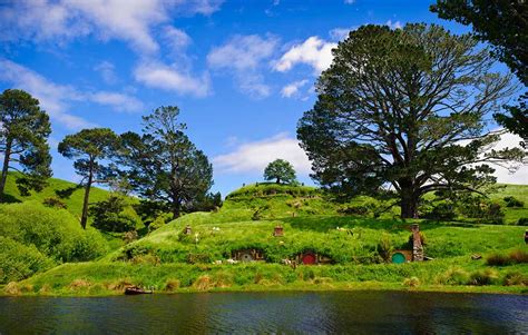 Rotorua To Auckland With Hobbiton Movie Set Tour
