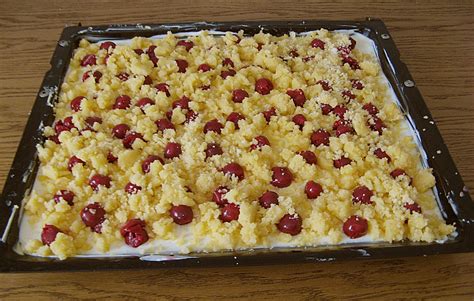 Mehl und backpulver mischen, mit dem rhabarber unter die eimasse mischen. Quarkkuchen mit Früchten und Streuseln von Tabbi | Chefkoch.de