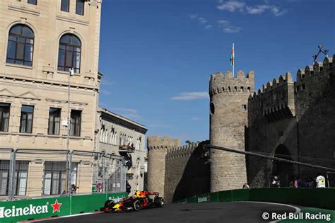 La gara pronta a cambiare nome. Entrenamientos GP de Azerbaiyán, Bakú 2017. Red Bull ...