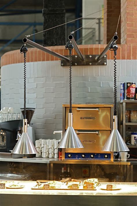 How To Keep Your Food Hot And Fresh Using Restaurant Heat Lamps