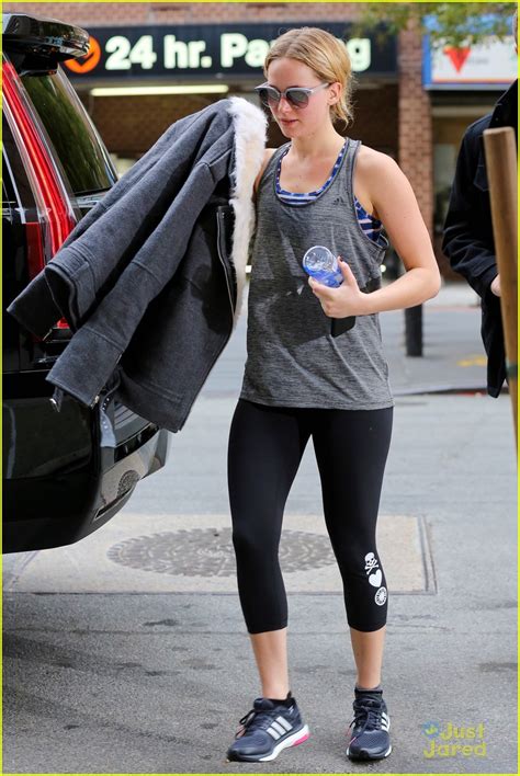 Jennifer Lawrence Whips Out Her Muscles After Gym Stop In Nyc Photo