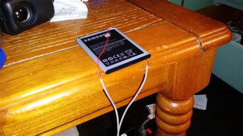 How To Charge Smartphone Battery WITHOUT CHARGER! - YouTube