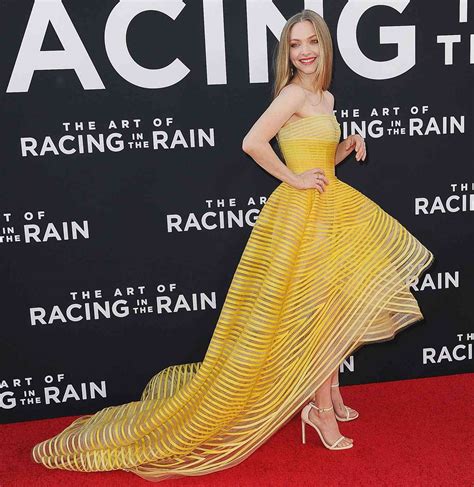 amanda seyfried glows in yellow oscar de la renta gown at movie premiere