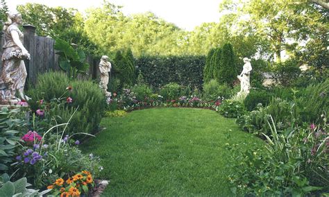 Everything home and garden, from renovation tips, home tours, interior inspiration, diy projects, kitchen and bathroom design, tiny homes and much more. "Garden Home" — Birmingham, English Garden Design Troy ...
