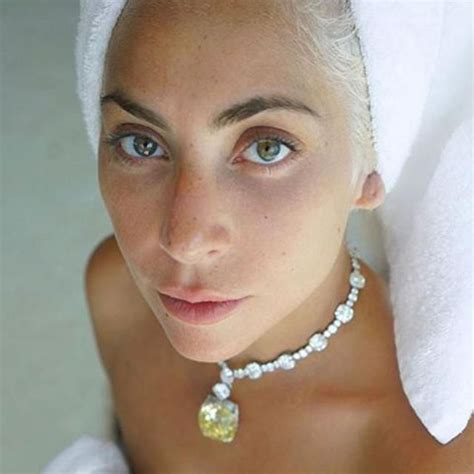 Now, there's a new video that puts her gorgeous, glowy skin on. 15 Photos Of Lady Gaga With No Makeup - PolyTrendy