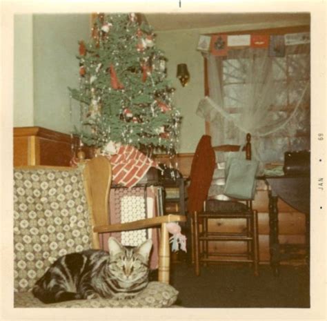 You can use a combination of home decor items and. Photos Of Christmas Home Decor In The 1950s And 1960s (30 ...