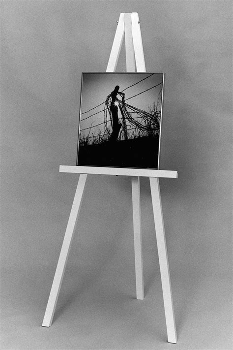 From tabletop models used to display smaller work to oversize floor pieces used to showcase large oil paintings, easels provide an easy vehicle to make a statement with. Our Story ♥: Easel