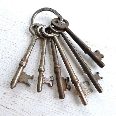 Vintage Antique Skeleton Keys Set Of Six Etsy Antiques Old Keys