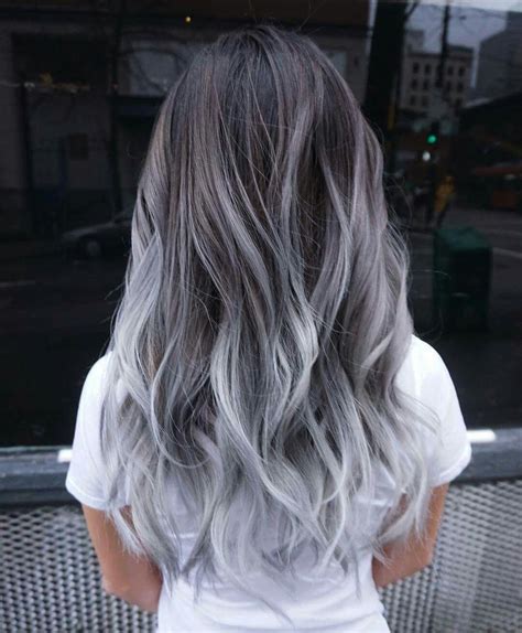 Pin By Pinner On ℂʉʀℓ ևρ And ÐʏΞ Grey Ombre Hair Frosted Hair Silver