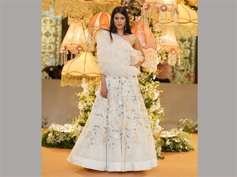 sindhu walks ramp for designer shriya bhupal fashion show photo gallery sakshi