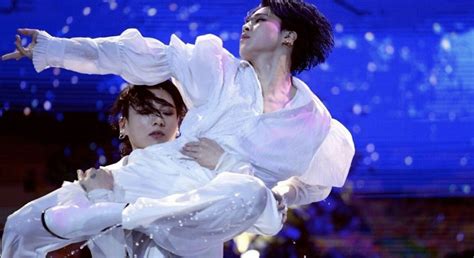 Who doesn't know bts's v and jungkook nowadays? Iconic Jungkook and Jimin Stage at BTS MMA 2020 | KoreBu ...