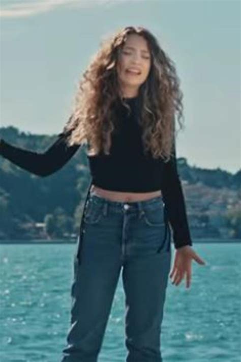 Kısaca hayatı ve biyografi bilgileri. Irmak Arıcı kimdir? Irmak Arıcı kaç yaşındadır, memleketi ...