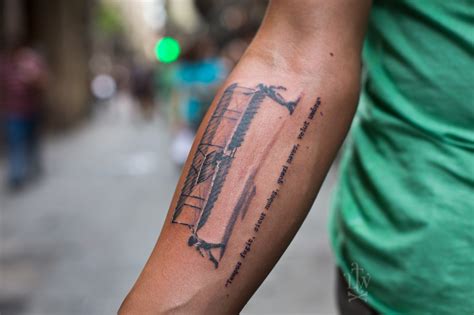 sam tattoos tempus fugit tattoo. realista - LTW Tattoo & Piercing Barcelona
