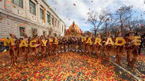 macy s thanksgiving day parade 2021 a long route and crowds are back cnn travel
