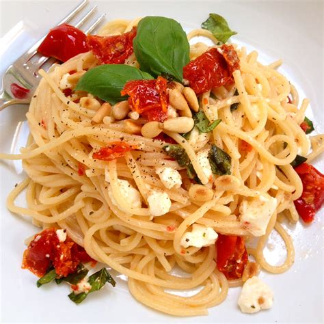 Spaghetti With Sun Dried Tomatoes Basil And Feta Cheese Resep