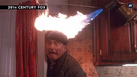 How Home Alone Set Joe Pescis Head On Fire Home Alones Production