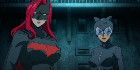 Catwoman Hunted Scene Puts Selina And Batwoman In A Deadly Trap
