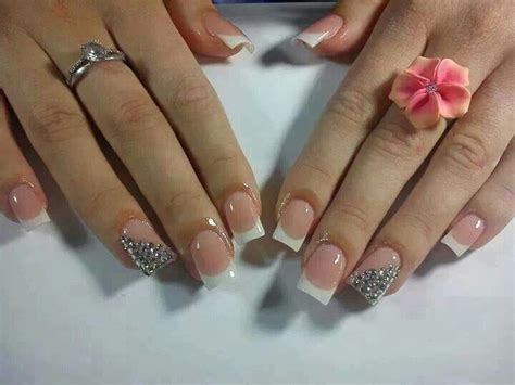 Coloca el tip o molde Bellas unas acrilicas | Uñas de gel, Uñas cortas, Uñas ...