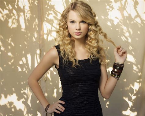 Wo wurde geboren taylor swift? Taylor Swift hat Beine für den Tag (35 Fotos) - Promi Fotos