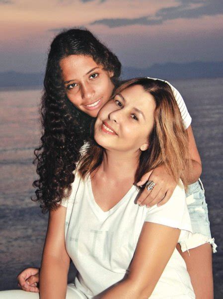 When they meet and fall in love as children, they know they are meant to be; Nilüfer'in kızı annesinin boyunu geçti