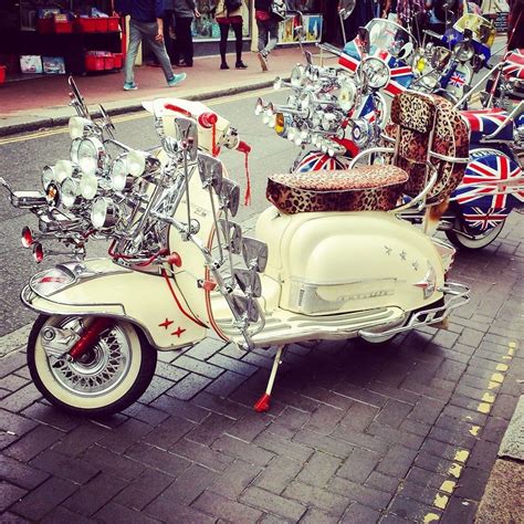 Awesome Seeing These In Brighton Town Mods Scooters Italian Mod