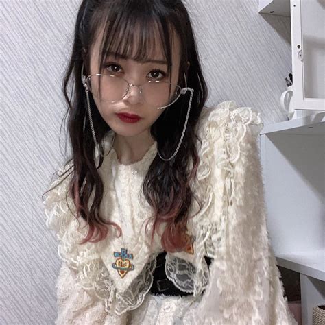 横山結衣 on instagram “棚の主張強い 強めゆいちゃんです〜 全体的に濃ゆいですがいかがですか〜🎀🎀”