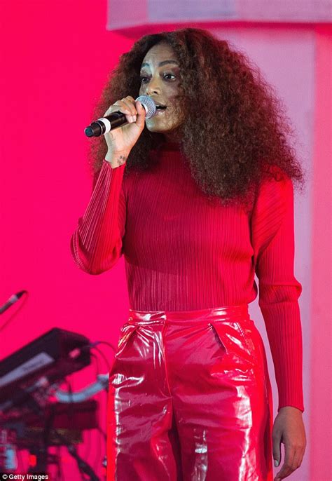 Solange Knowles Rocks Out In A Red Ensemble At Glastonbury Daily Mail Online