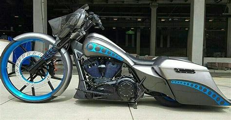 Pin By Paul Luar On 2 Wheel 2 Fast Bagger Motorcycle Motorcycle Bike