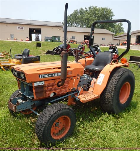 1985 Kubota B8200 tractor in Smithville, MO | Item J3811 sold | Purple Wave