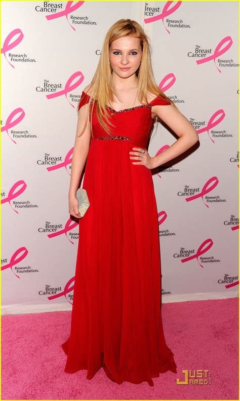 Abigail Breslin Goes Red For Hot Pink Party Abigail Breslin Photo 21664357 Fanpop