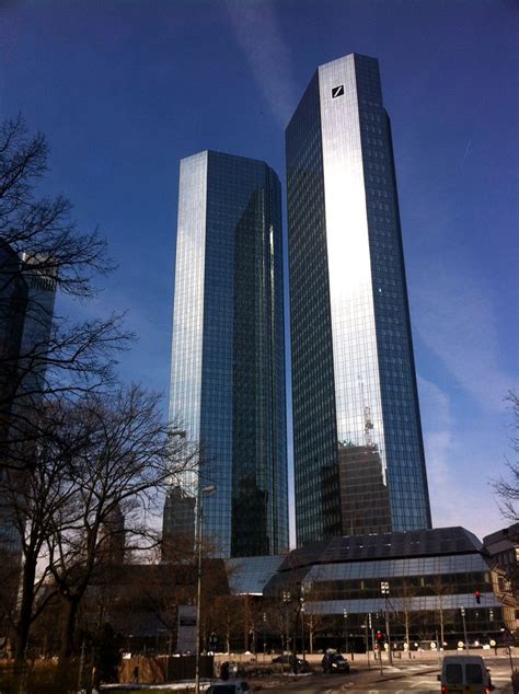 One of the world's largest banks. Deutsche-Bank-Hochhaus | Das Deutsche-Bank-Hochhaus im ...