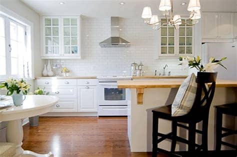 If you've convinced yourself that white kitchen cabinets are totally boring and #basic, check these out. White Kitchen Backsplash Ideas - HomesFeed