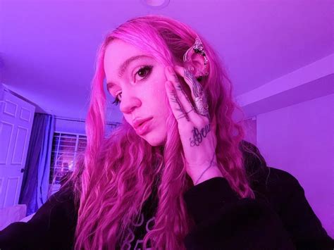 Grimes Has Previewed A New Track On Tiktok