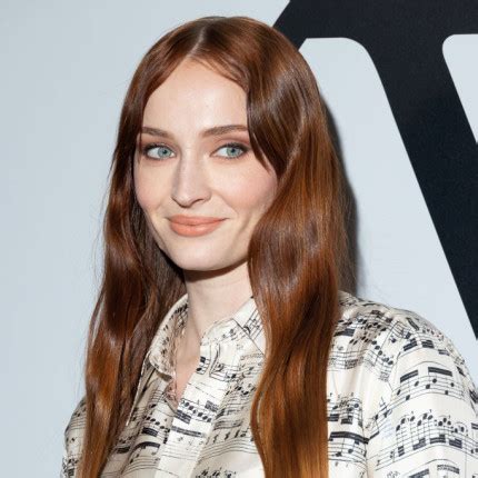 Sophie Turner stwierdza że rok był rokiem dziewczyn na tle rozwodu z Joe Jonasem ELLE pl