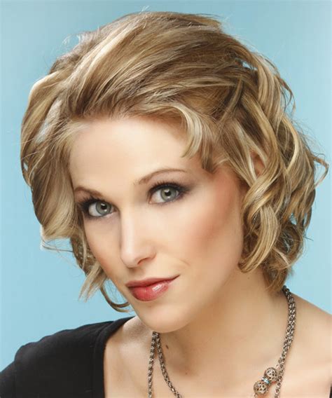 Short Curly Champagne Blonde Hairstyle With Light Blonde