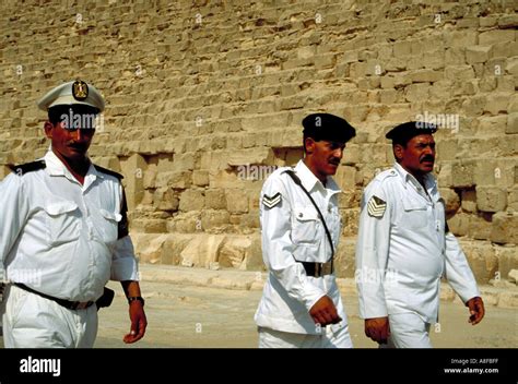 Les Agents De Police égyptien Giza Egypte Photo Stock Alamy