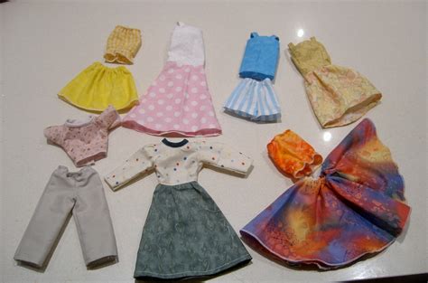Free knitting patterns for a strappy top and skirt for fashion dolls. "Time's fun when you're having flies.": HOMEMADE BARBIE ...