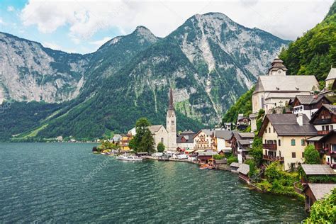 Picturesque Mountain Village Hallstatt In The Austrian Alps — Stock