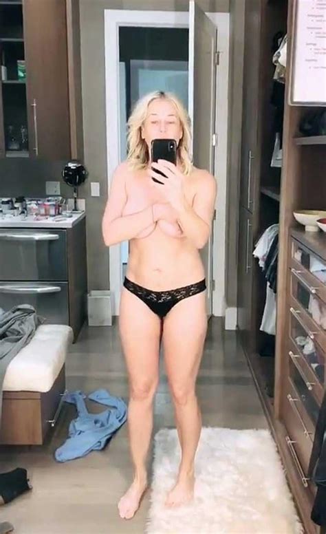 Chelsea Handler Poses Topless While She Encourages Her Followers To Vote