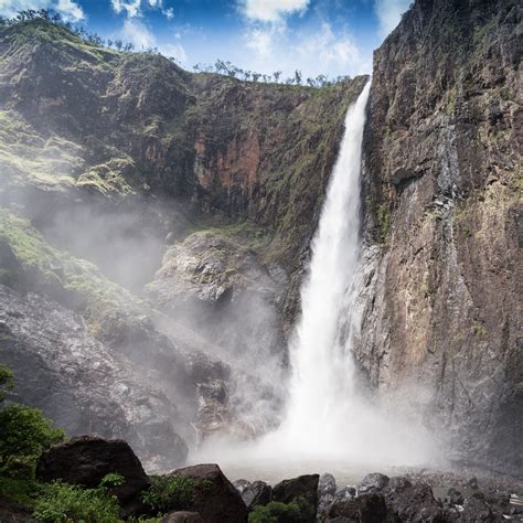 Top 25 Breathtaking Waterfalls On Earth That Will Make Your Jaw Drop