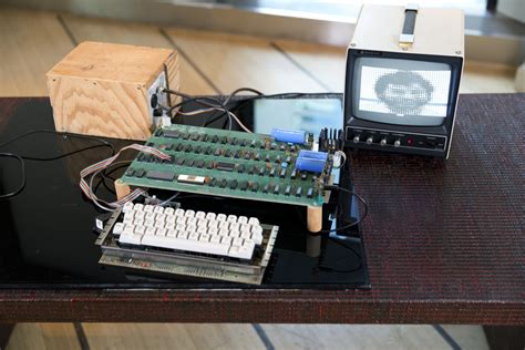 1976 Apple 1 Computer Sells For Record 905000 At Nyc Auction