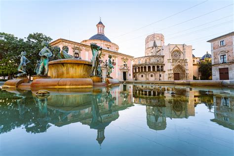 Plaza de la Virgen de Valencia Opinión consejos guía de viaje y más